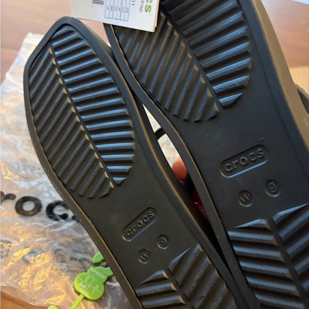 WOMEN'S Crocs Miami 2 Strap Black size 9